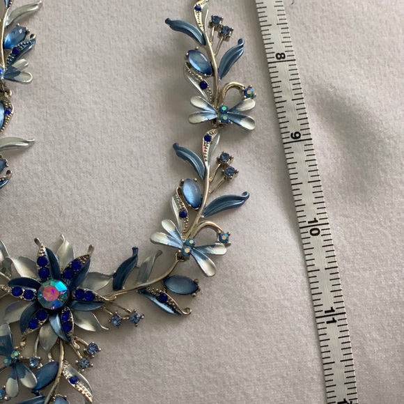 🌸3/$20🌸 Elegant Floral Blue Necklace - Picture 3 of 8